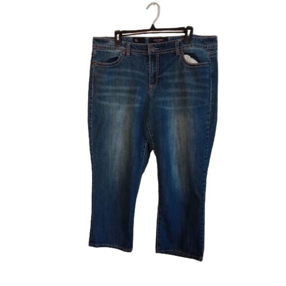 Nine West Women's Size 14/32 Lightly Destressed Blue Jean  Capris - Picture 1 of 10